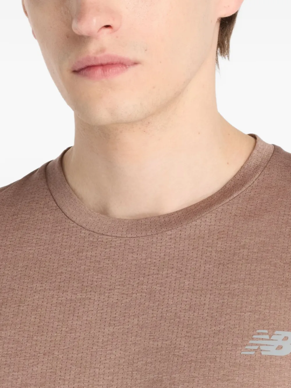 New Balance T-shirt met logodetail Bruin
