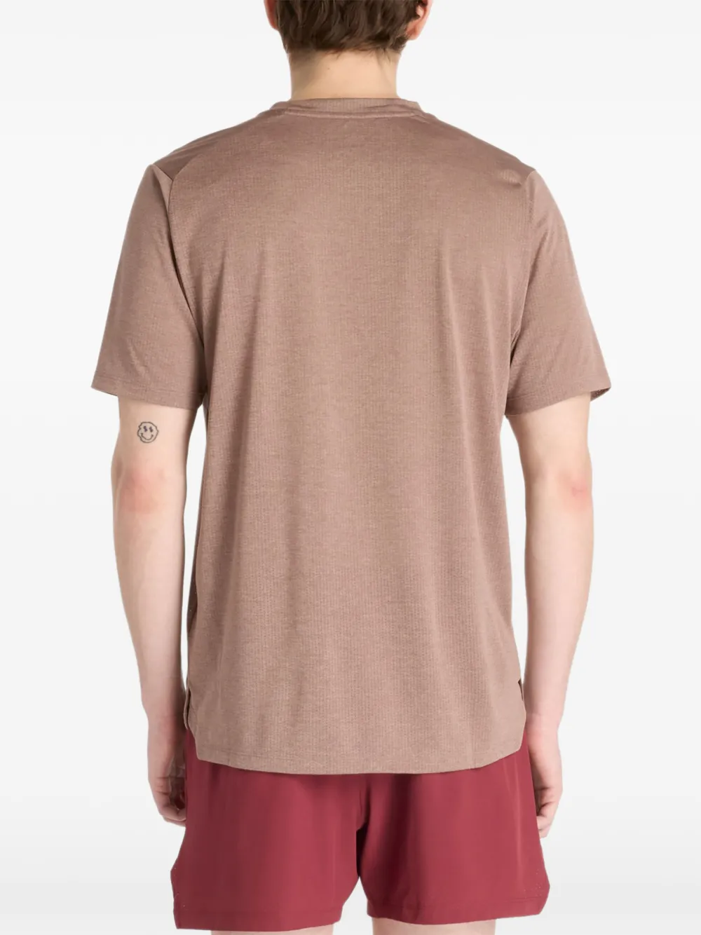 New Balance T-shirt met logodetail Bruin