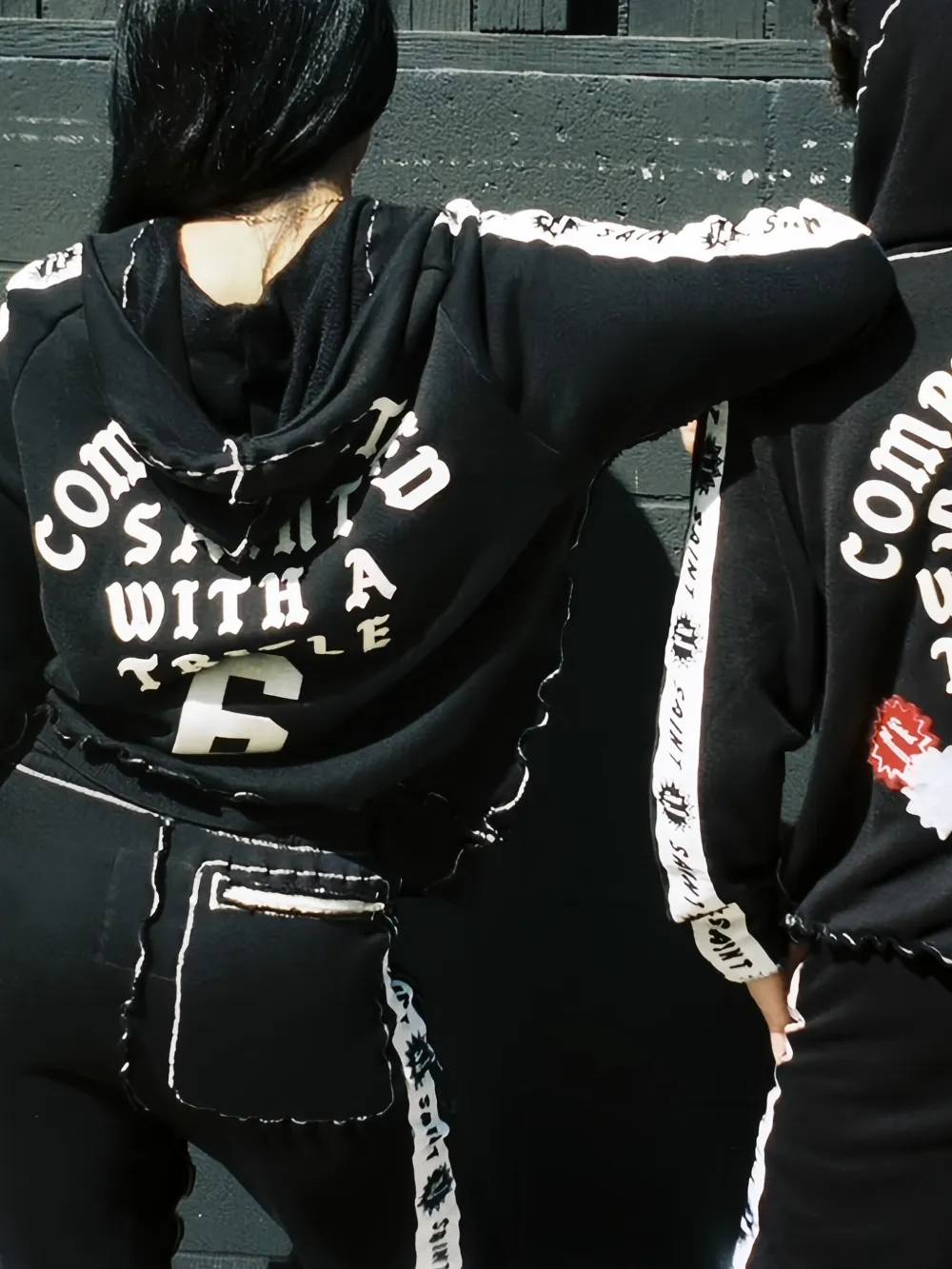 SAINT MXXXXXX x A LOVE MOVEMENT hoodie met applicatie Zwart