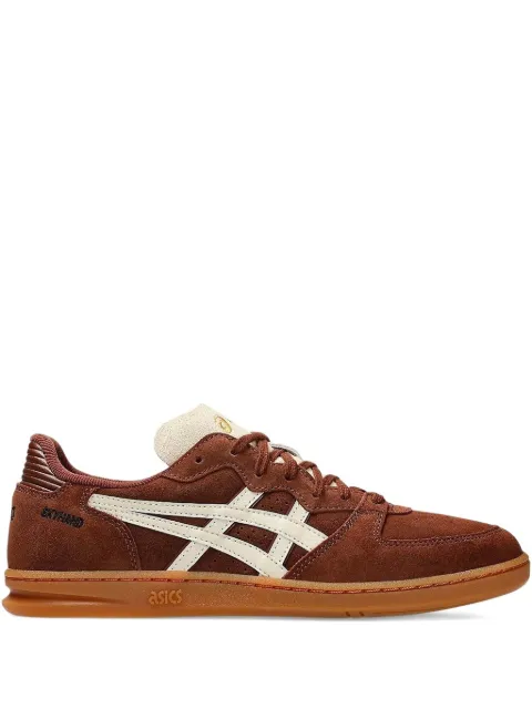 ASICS skyhand og sneakers