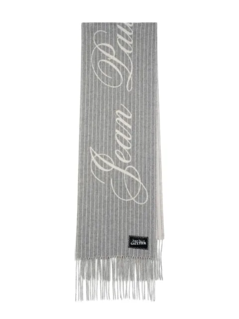 Jean Paul Gaultier mascada con rayas diplomáticas estampadas y flecos