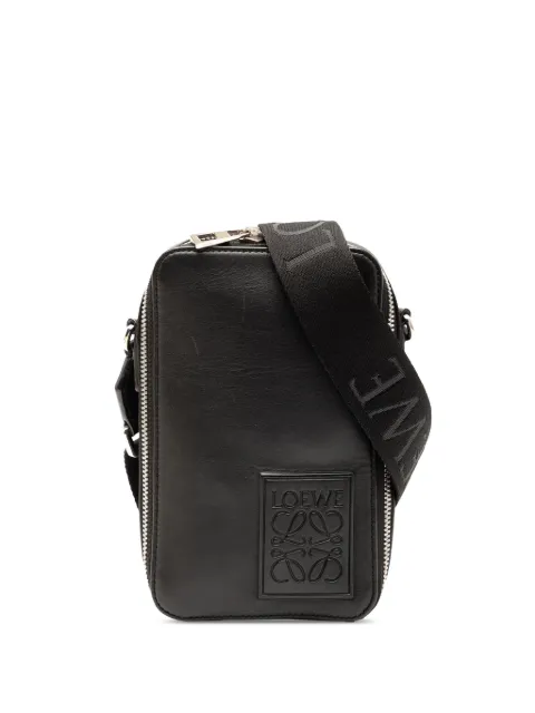 Loewe Pre-Owned 2021-2025 Anagram Vertical Pocket Umhängetasche aus Satin und Kalbsleder