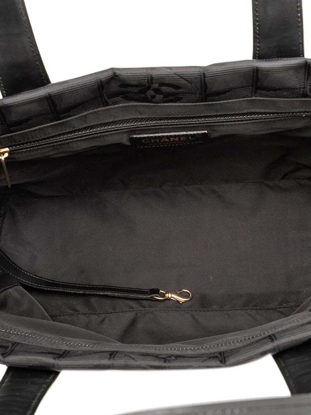 Pre-owned Chanel 2003-2004 New Travel Line Nylon Tote Bag In Black
