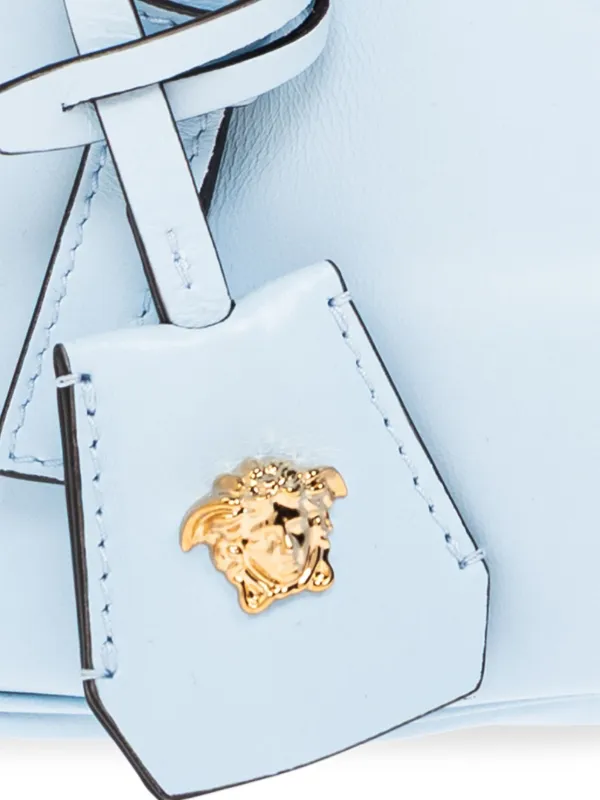Versace ヴェルサーチェ タグ ショルダーバッグ | ブルー | FARFETCH JP