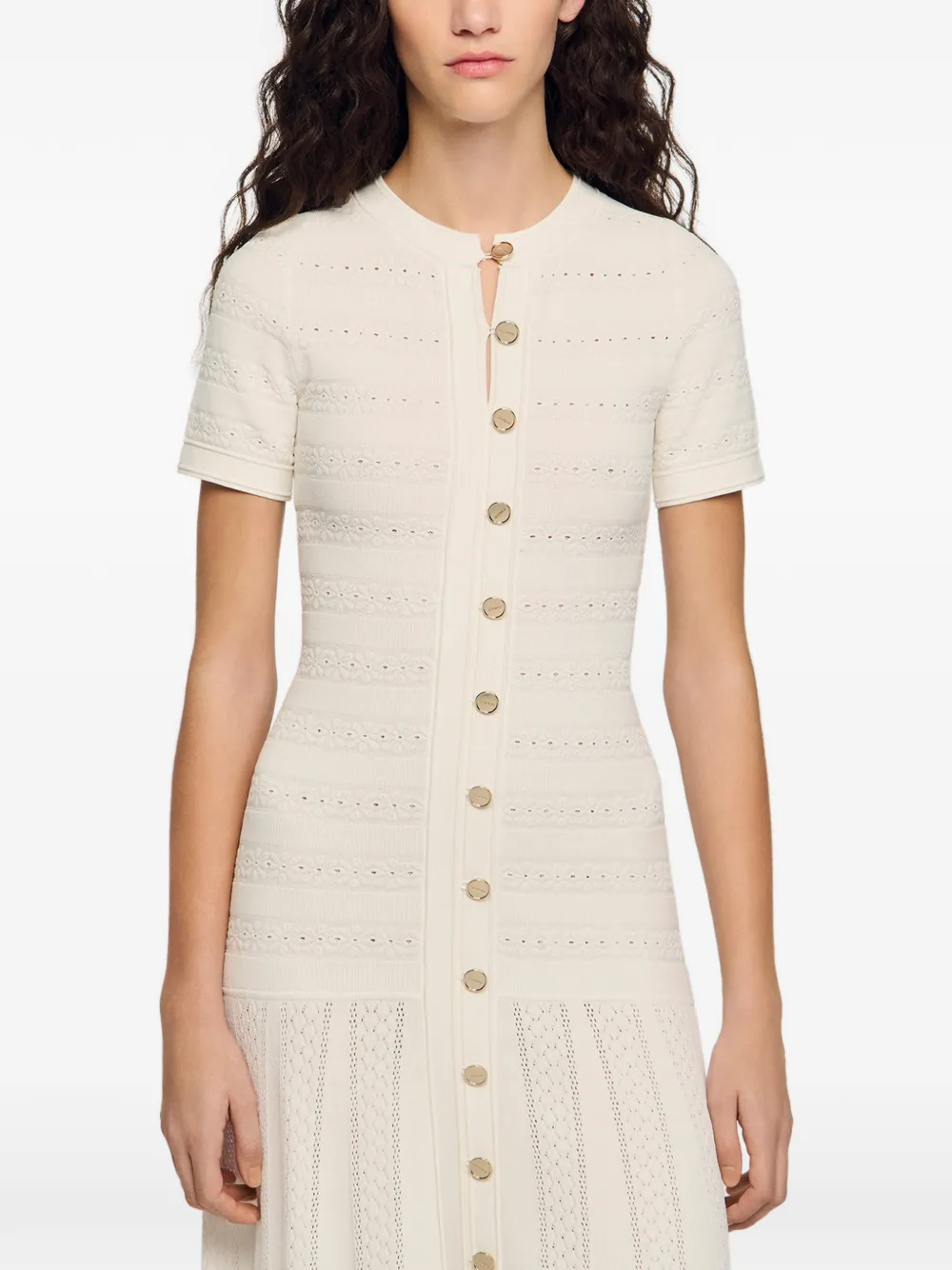 SANDRO Gebreide jurk met knopen Beige
