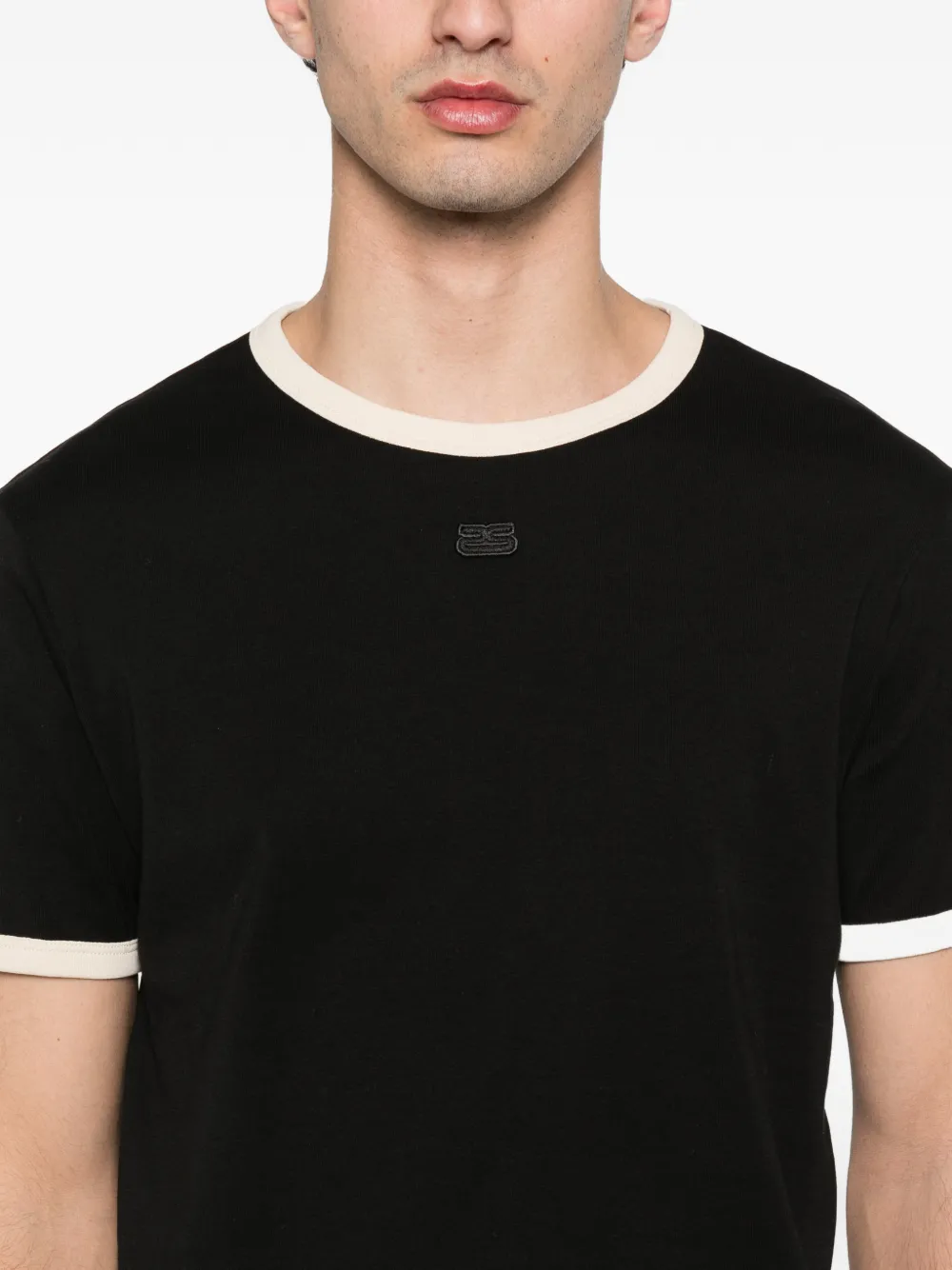 SANDRO T-shirt met contrasterende afwerking Zwart