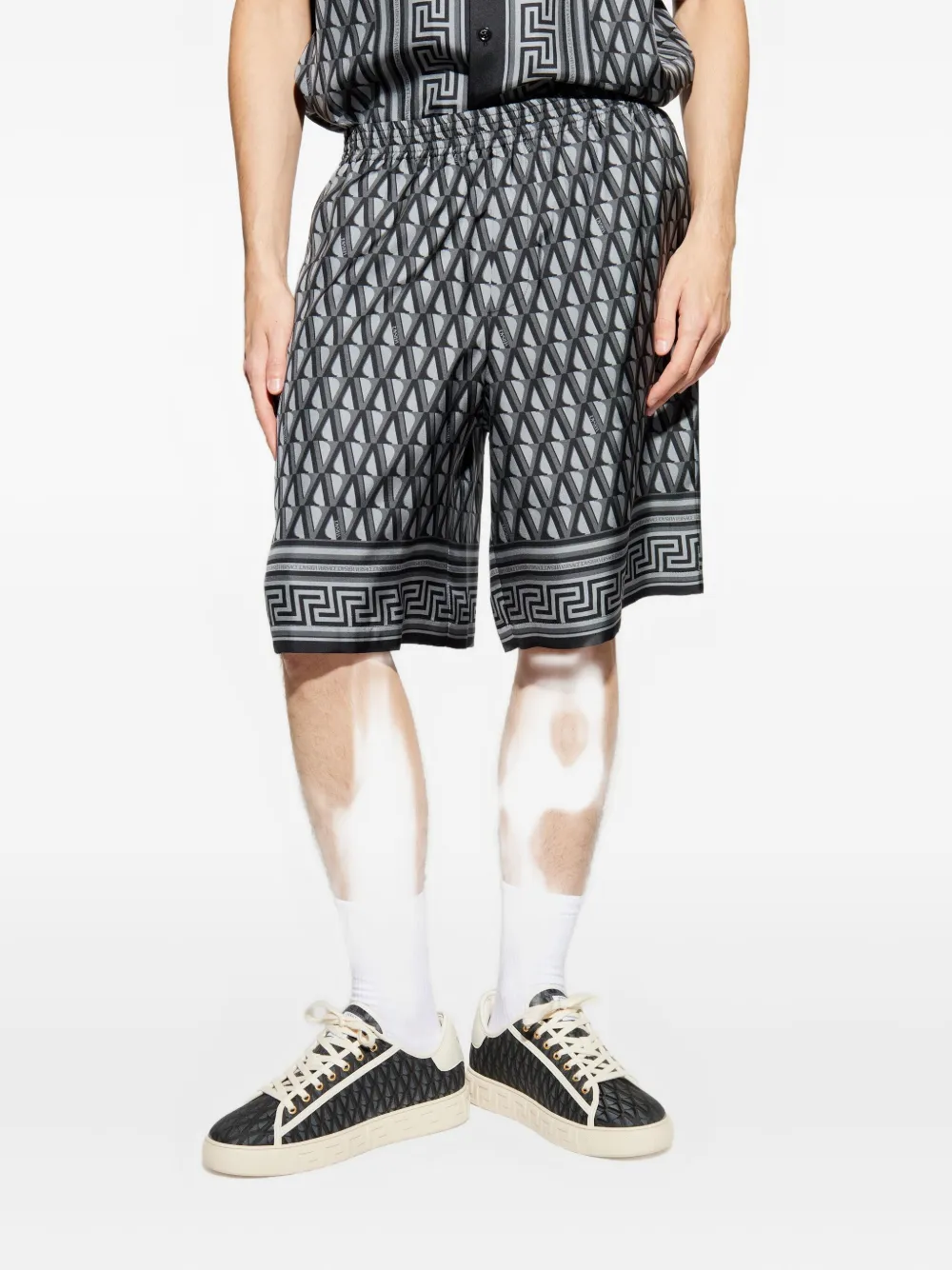 Versace Greca-trim silk shorts - Grigio