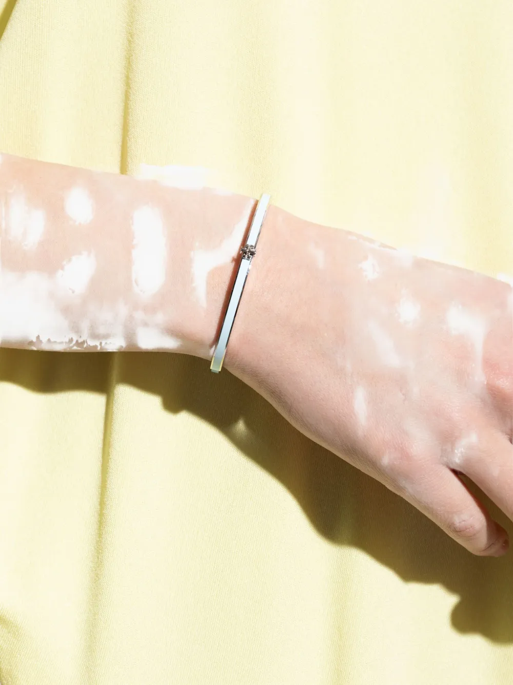 Tory Burch logo-plaque bracelet - Zilver