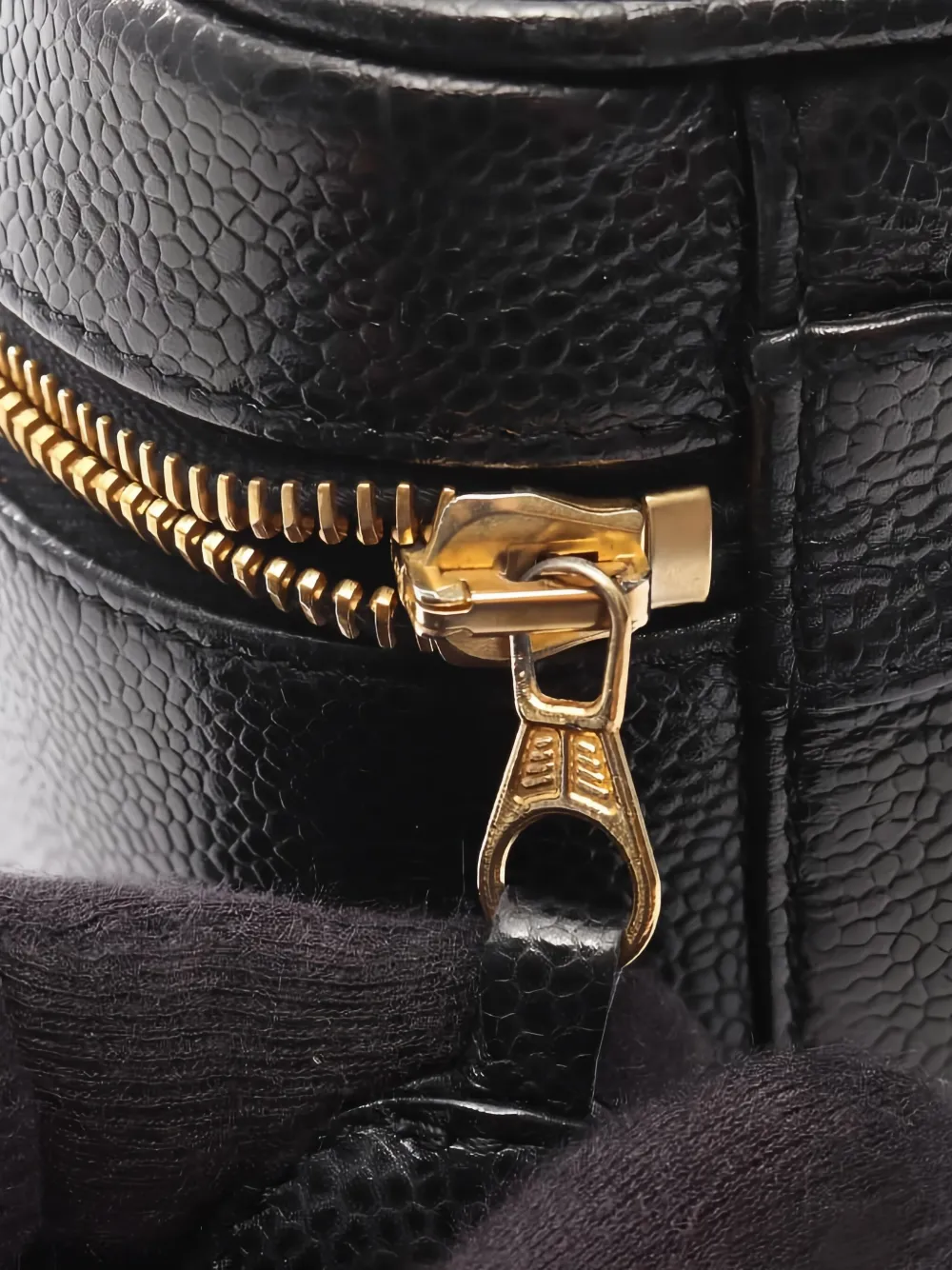 Pre-owned Chanel 2000-2002 Coco Mark Caviar Skin Tote Bag In Black
