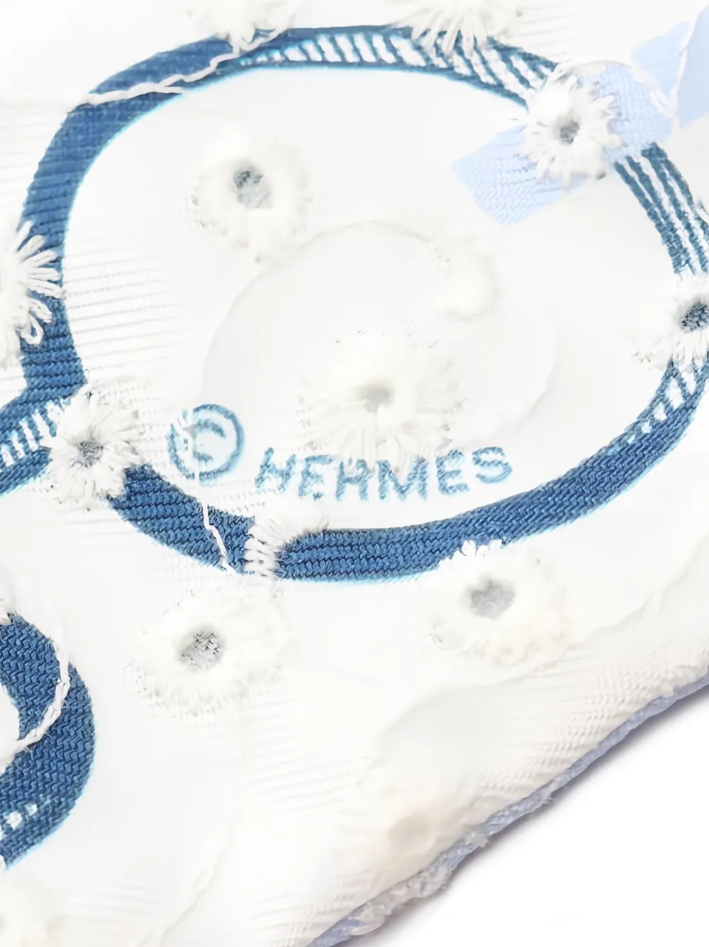 Hermès Pre-Owned 2020s Do Re Boucles Broderie Anglaise silk scarf | Image 2