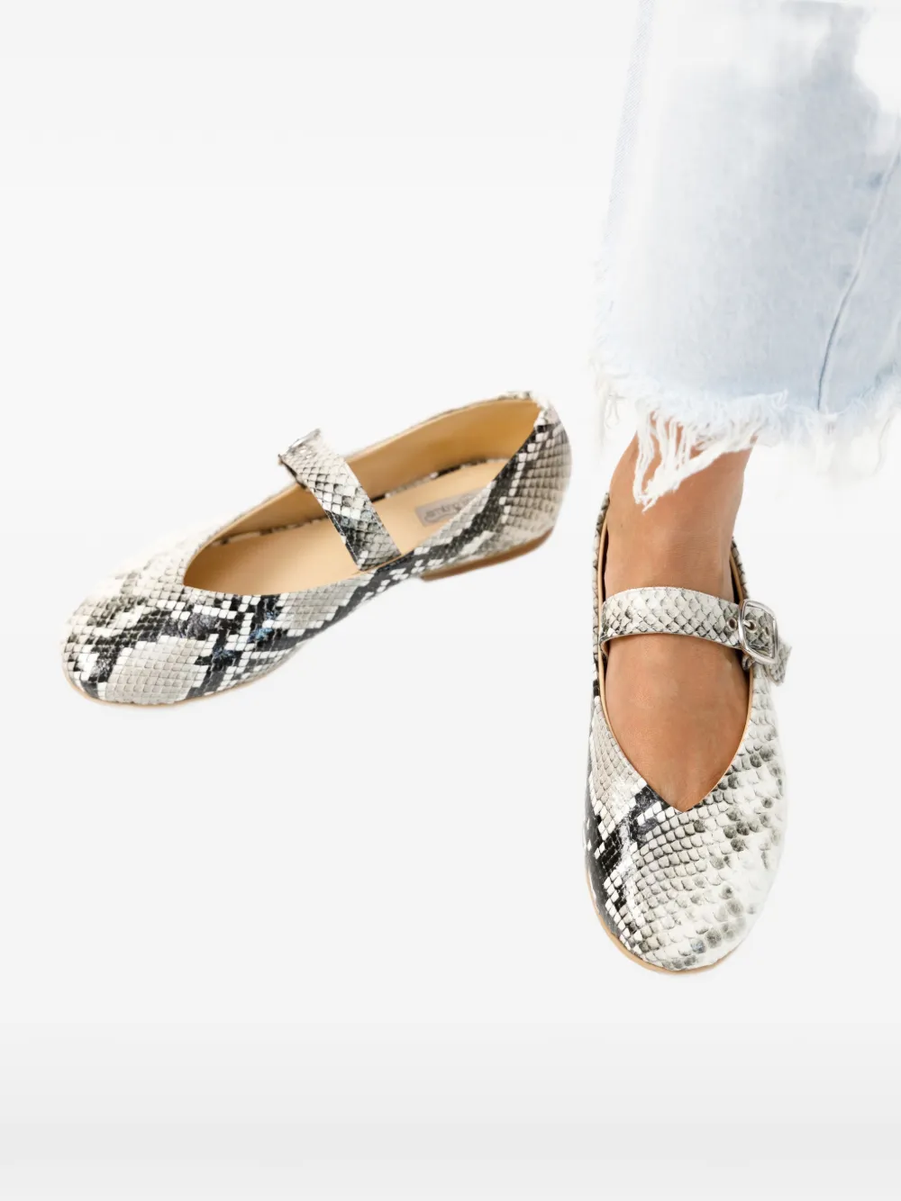 Smiling Shoes Sori Buckle-strap Ballet Flats In White
