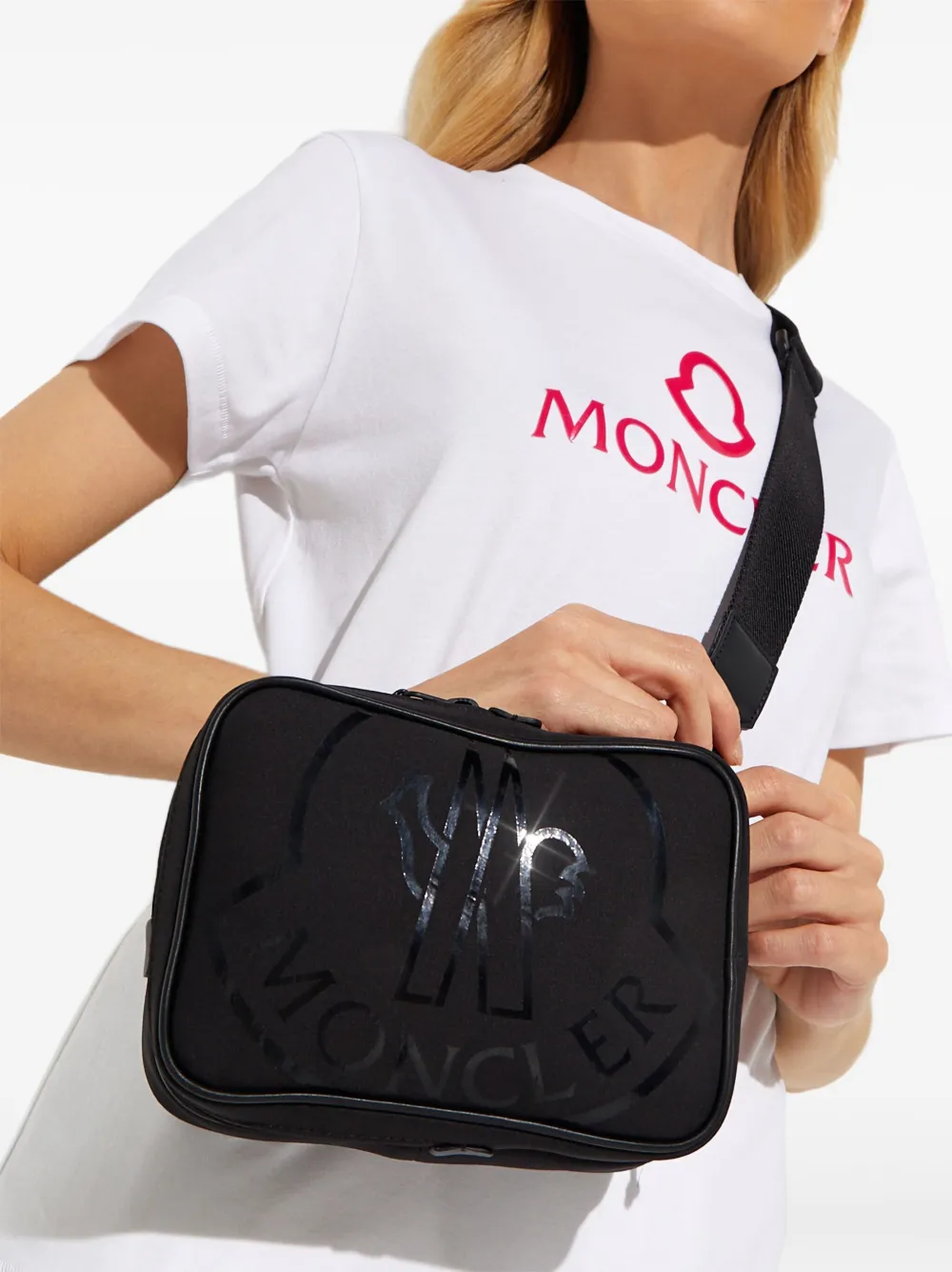 Moncler Enfant logo-detail messenger bag | Men | Image 2