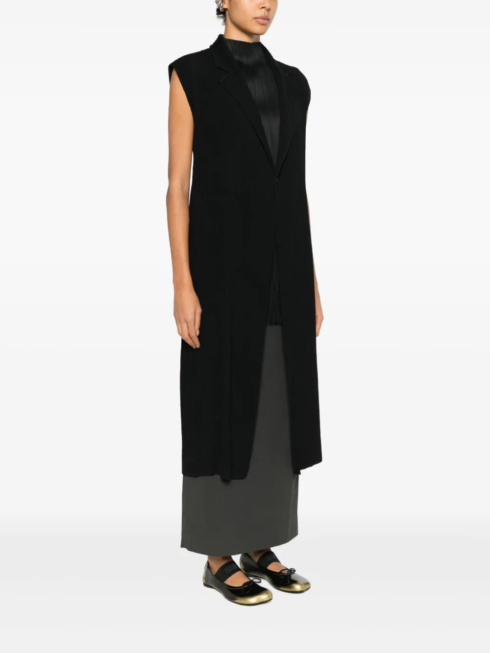 Issey Miyake Hatching Sleeveless Coat In Black