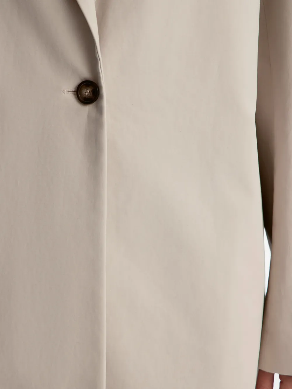 12 STOREEZ Jas met enkele rij knopen Beige