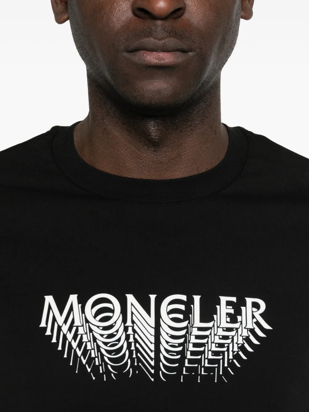 Moncler ロゴ Tシャツ | ブラック | FARFETCH JP