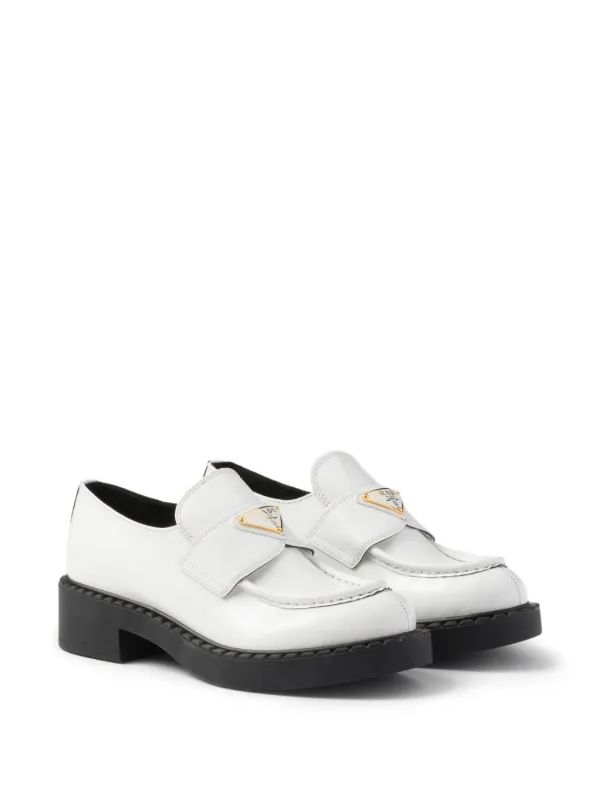 Prada エナメルレザーローファー | ホワイト | FARFETCH JP Prada エナメルレザーローファー | ホワイト | FARFETCH JP