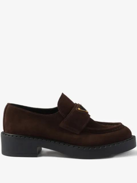 Prada mocasines Chocolate con placa del logo