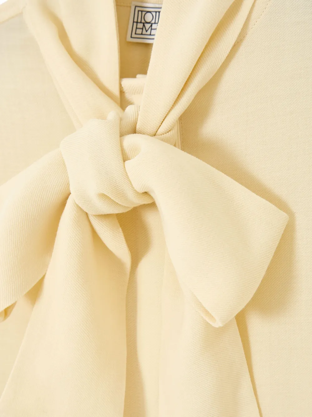 TOTEME Blouse met lavalliere-detail Beige