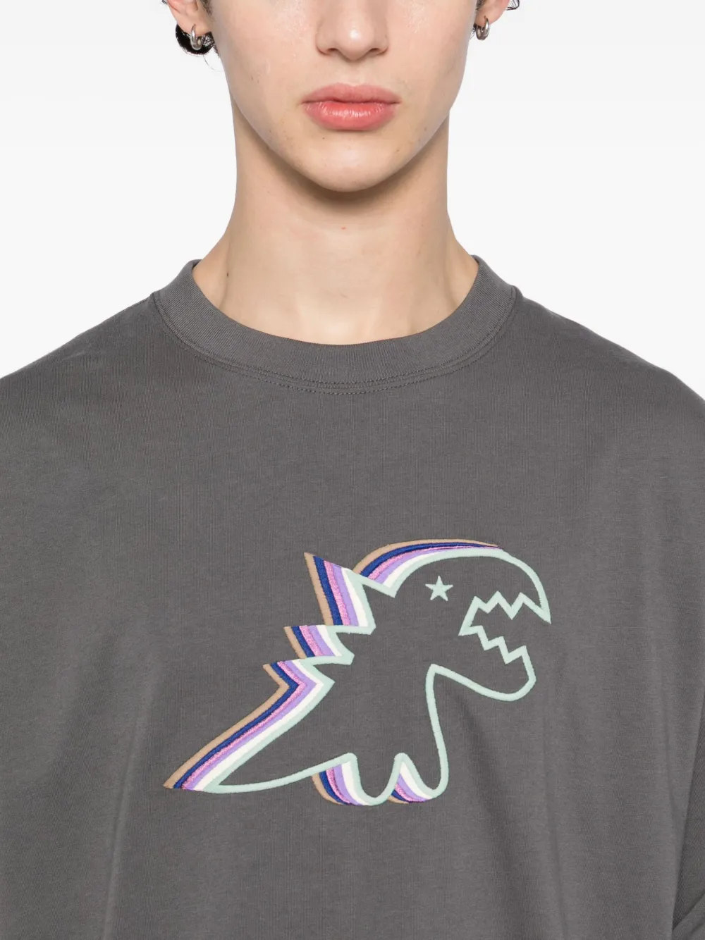 SPORT b. by agnès b. T-shirt met Dino-borduurwerk Grijs