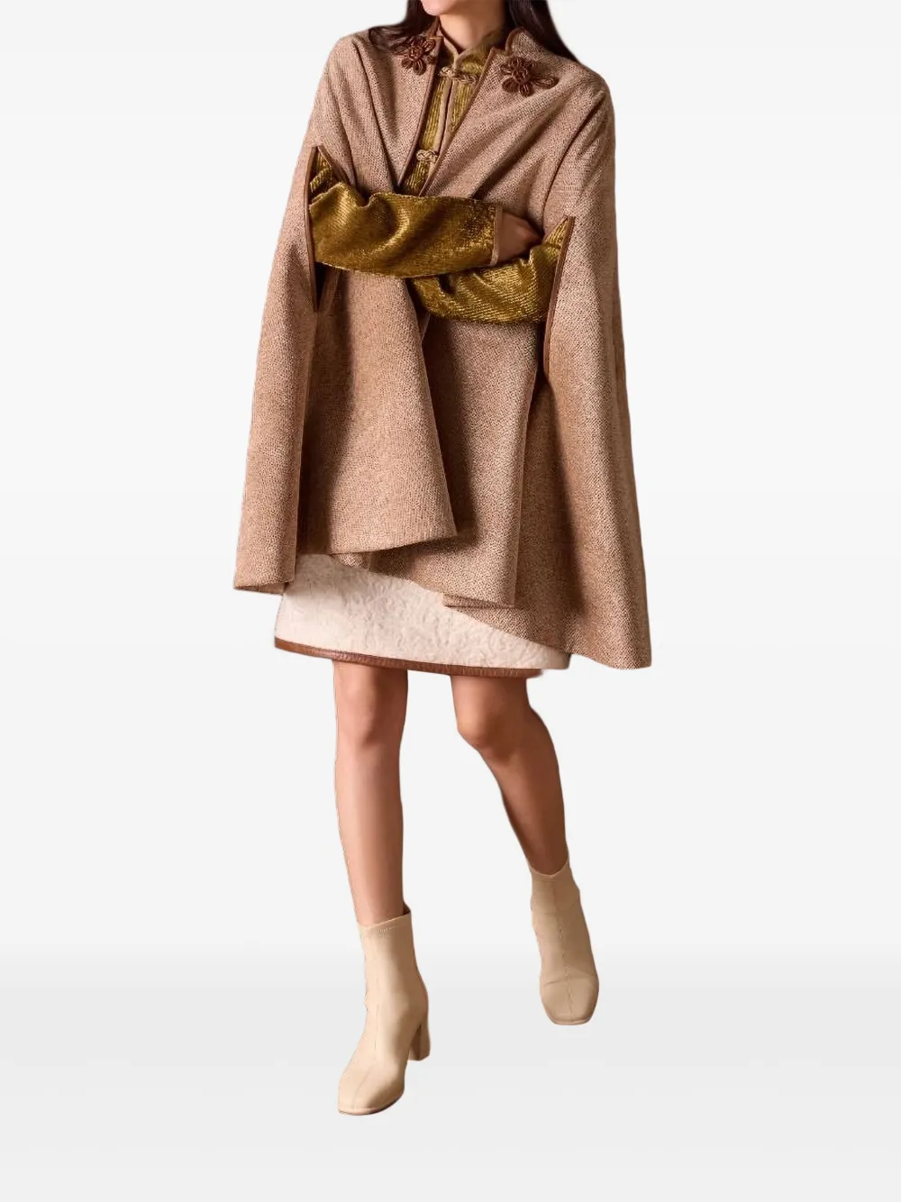  Shanghai Tang Floral-button Cape - Brown 