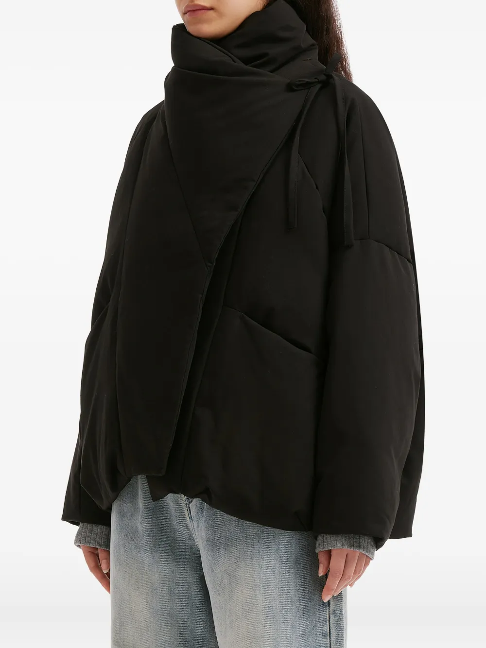 b+ab Jack met gestrikt detail en hoge hals Zwart