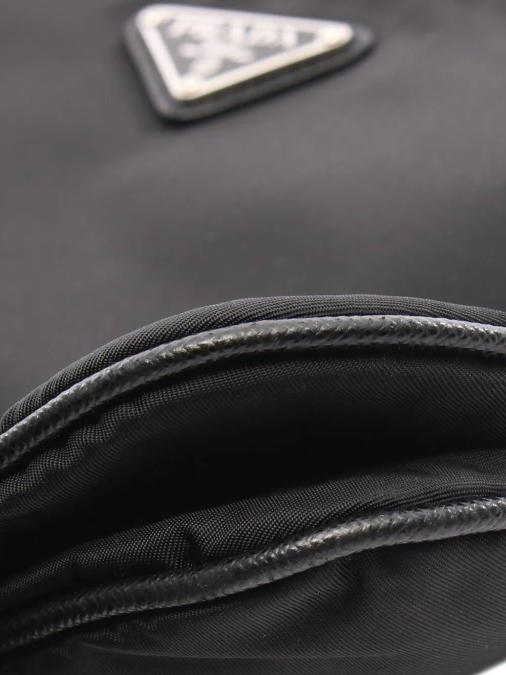 Prada Pre-Owned bolsa crossbody Tessuto con cierre en la parte superior 2013-2025 | Estilos de archivo | Image 2