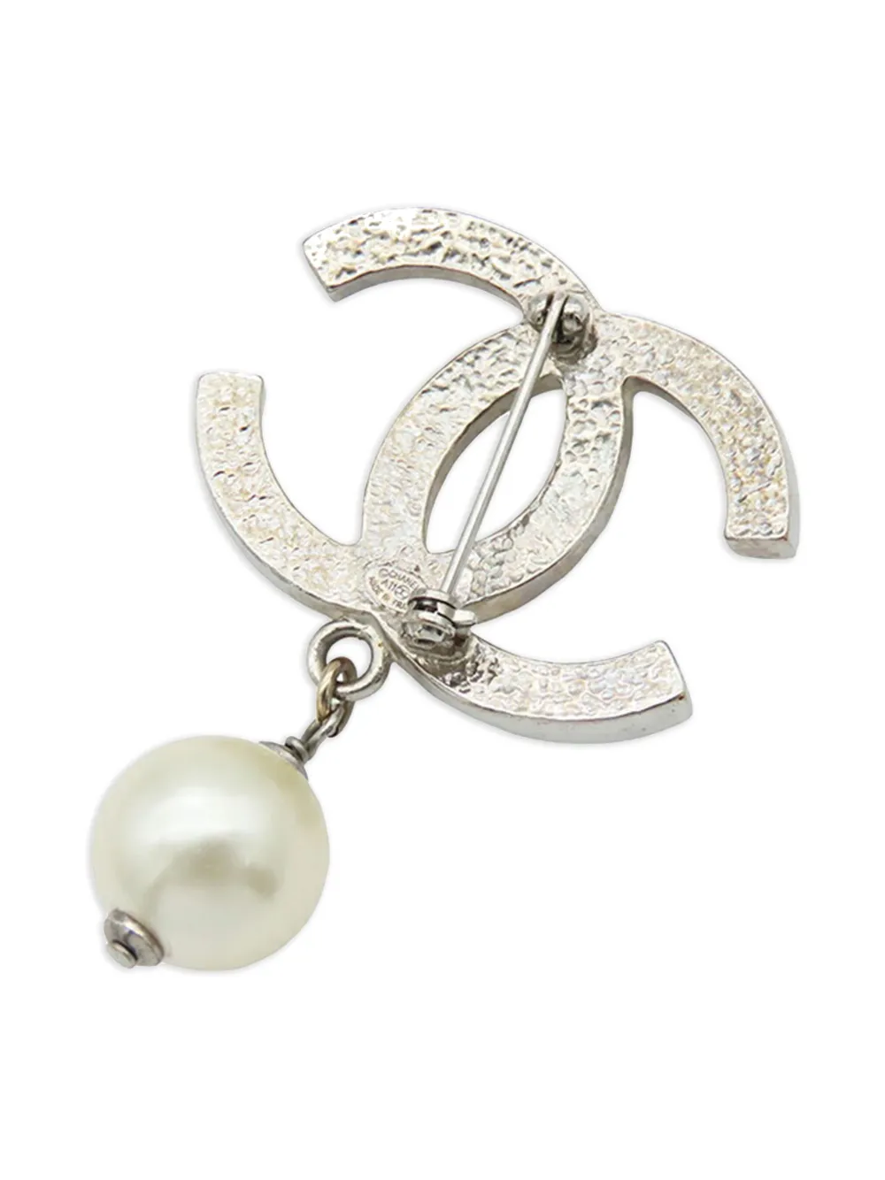 CHANEL Pre-Owned 2011 versilberte CC Brosche mit Kunstperlen | Image 2