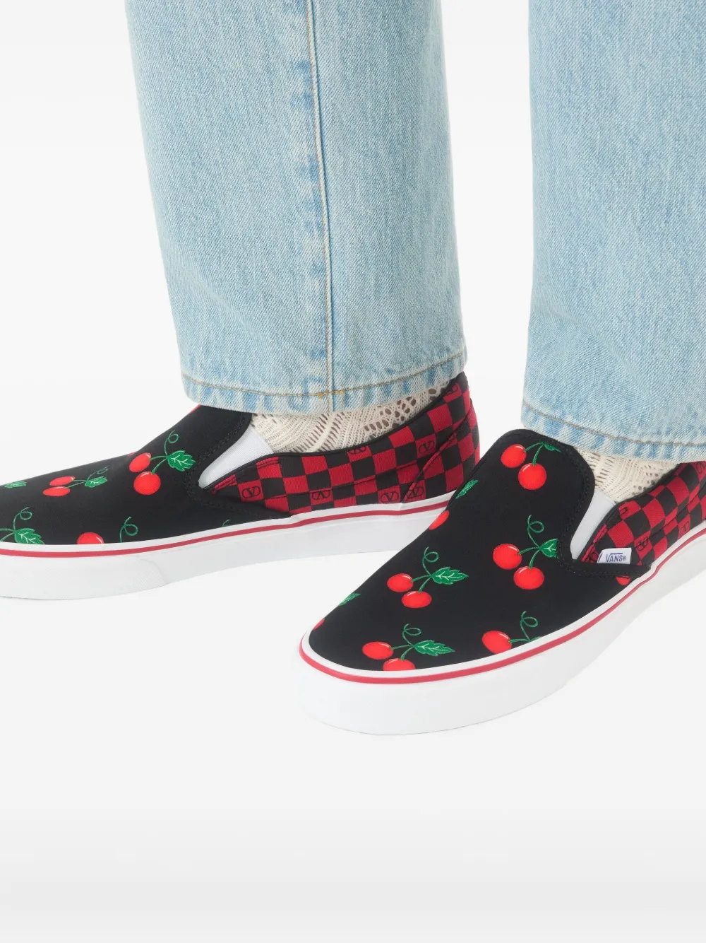 Valentino Garavani x Vans slip-on sneakers met Cherryfic-print Zwart