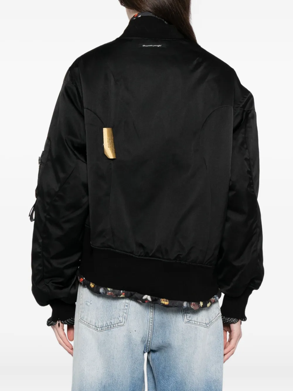 徽章缀饰夹克