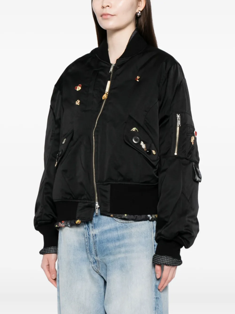 徽章缀饰夹克