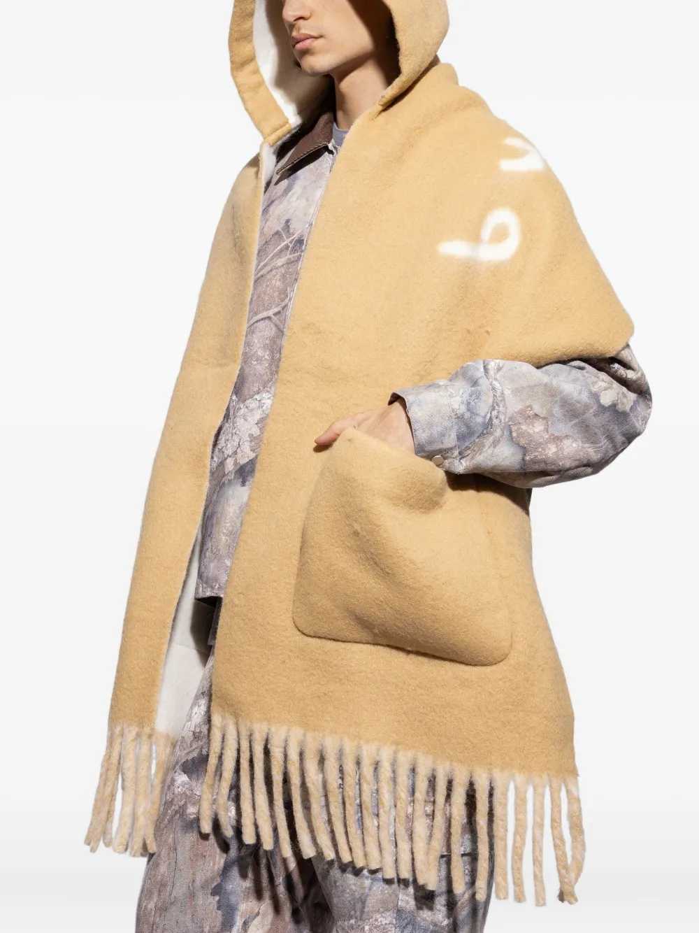 Burberry Sjaal met zakdetail en franje Beige