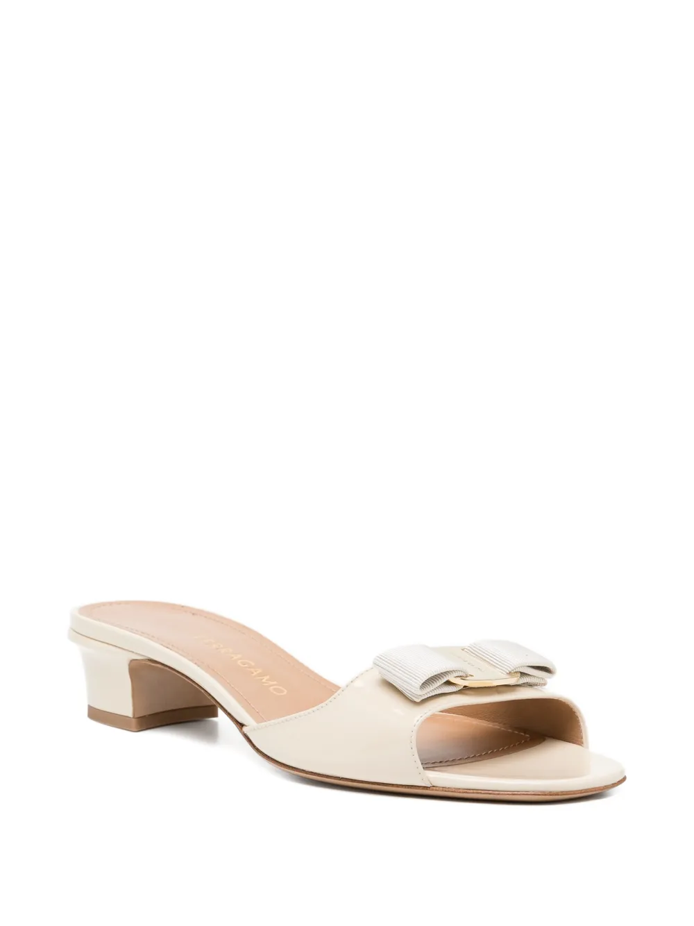 Ferragamo 40 mm Vara sandalen met strik Beige
