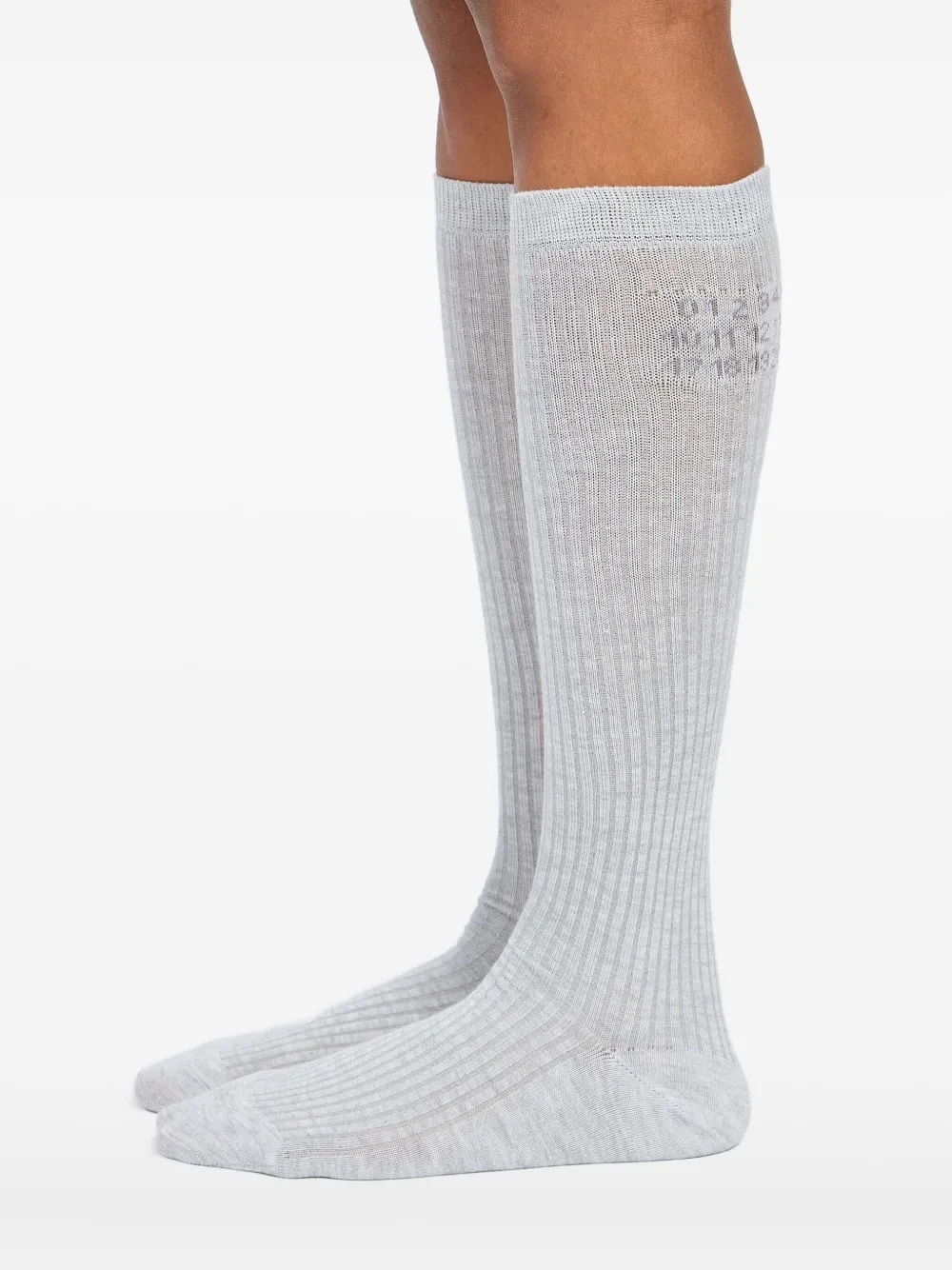 Mm6 Maison Margiela Ribbed Logo Socks In Gray