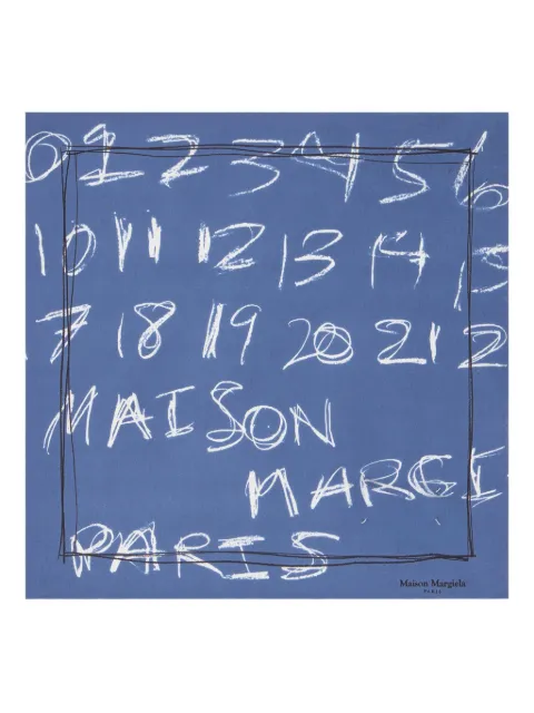 Maison Margiela mascada con estampado de números