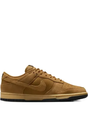 Nike スエード スニーカー | ブラウン | FARFETCH JP