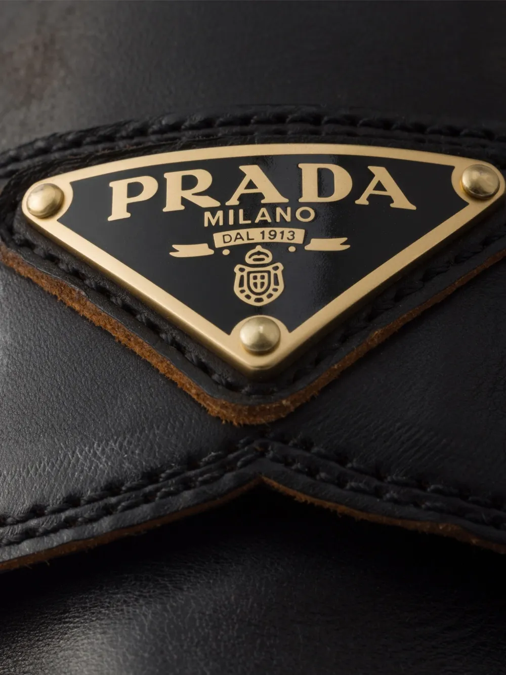 Prada Loafers met logo Zwart