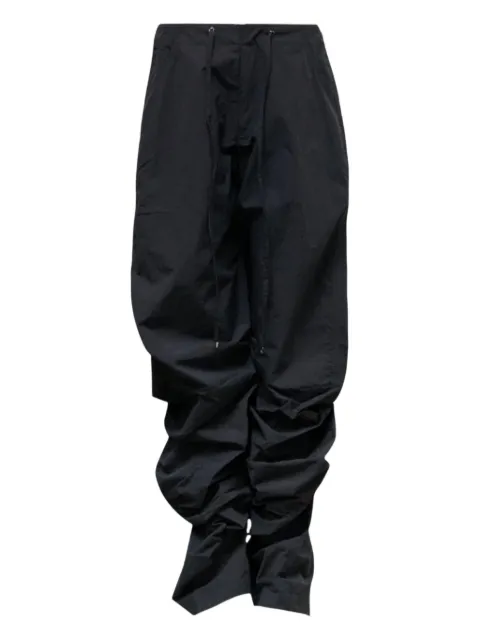 Hache pantalones con cordones