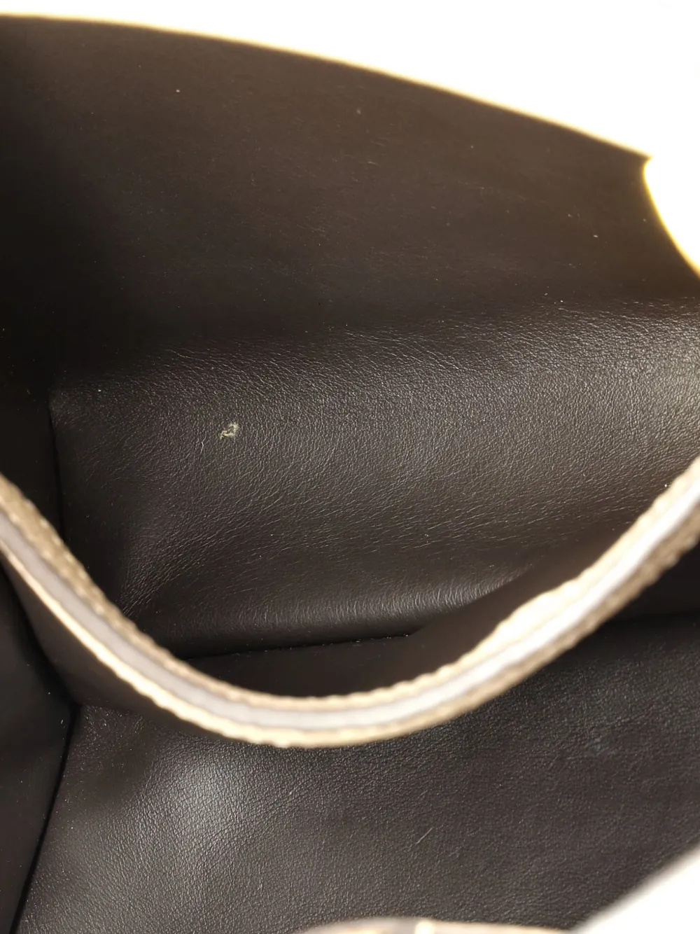 Pre-owned Louis Vuitton Capucines Bag Leather Pm Satchel In Neutral