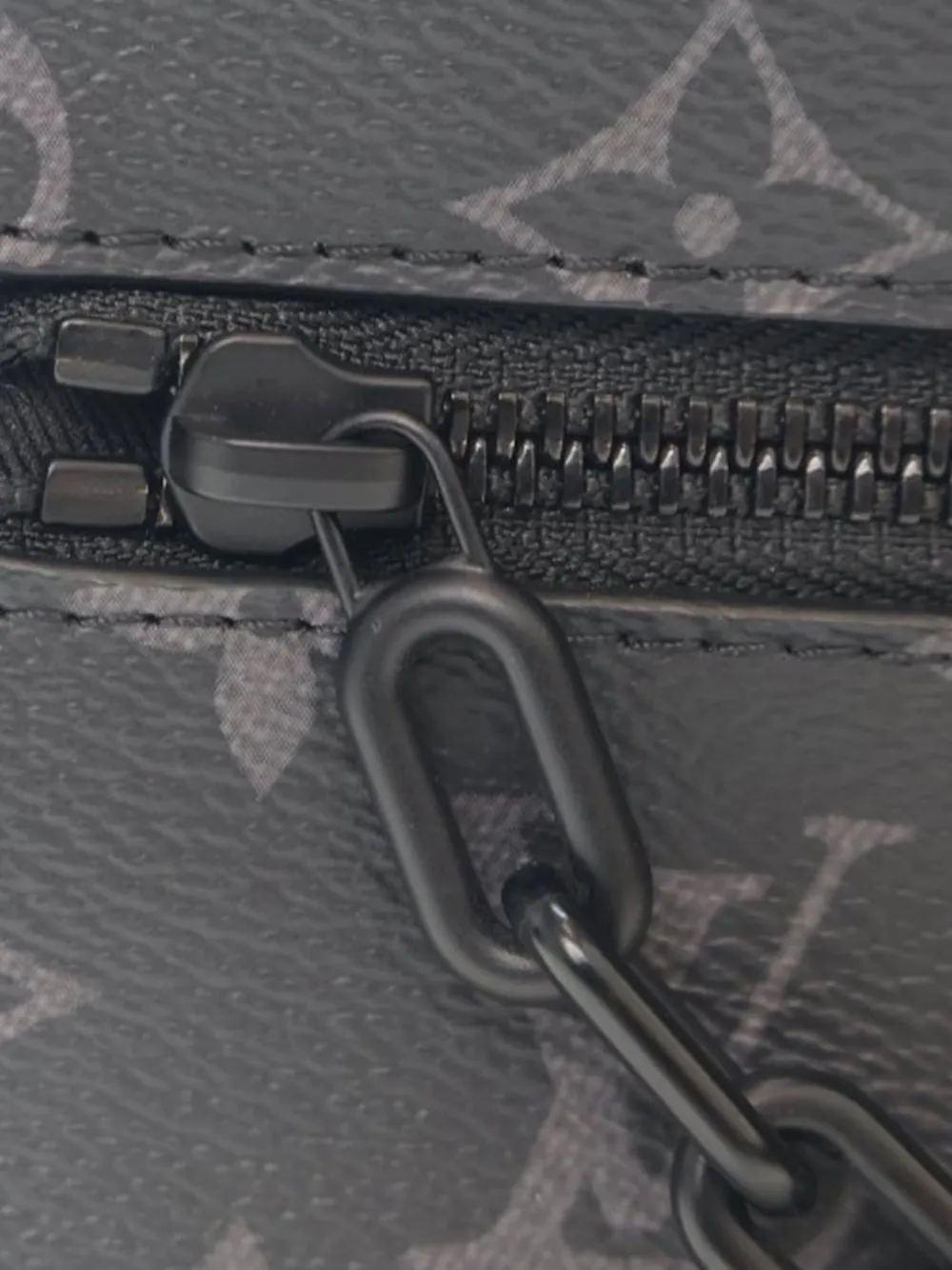 Louis Vuitton Pre-Owned bolsa crossbody con monograma Eclipse Soft Trunk 2021-2025 | Estilos de archivo | Image 2