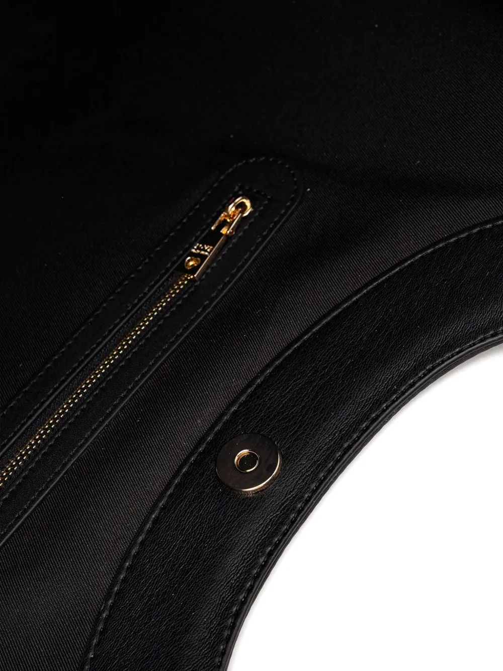 Love Moschino Logo-plaque Tote Bag In Black