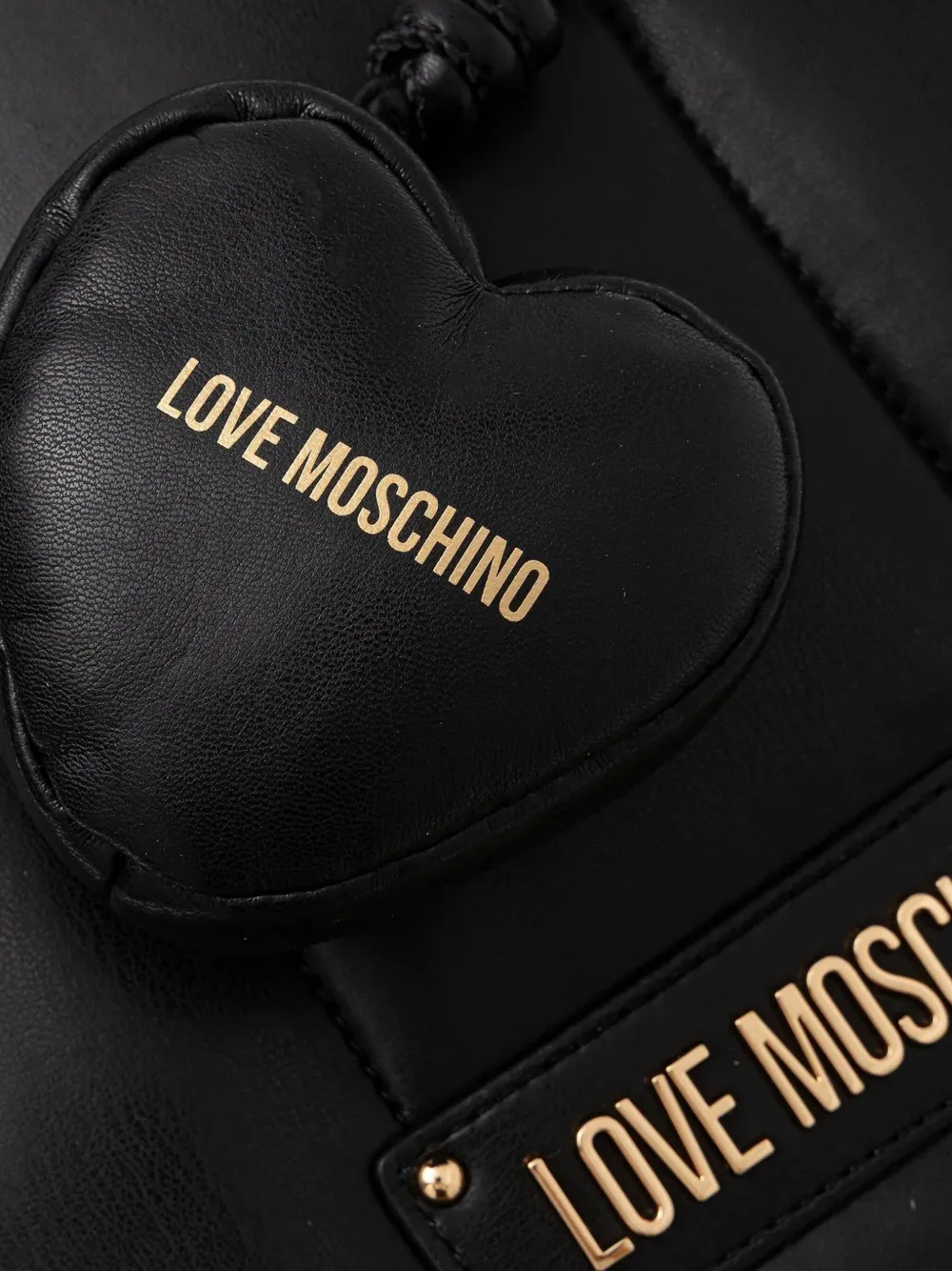 Love Moschino Rugzak met logoplakkaat en hartbedel Zwart