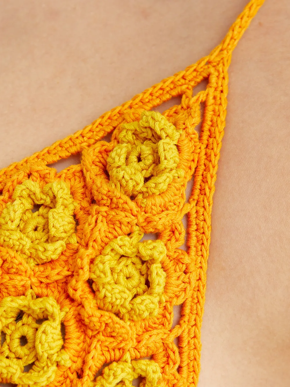 Cult Gaia Alivia gehaakte bikinitop met bloemapplicatie Oranje