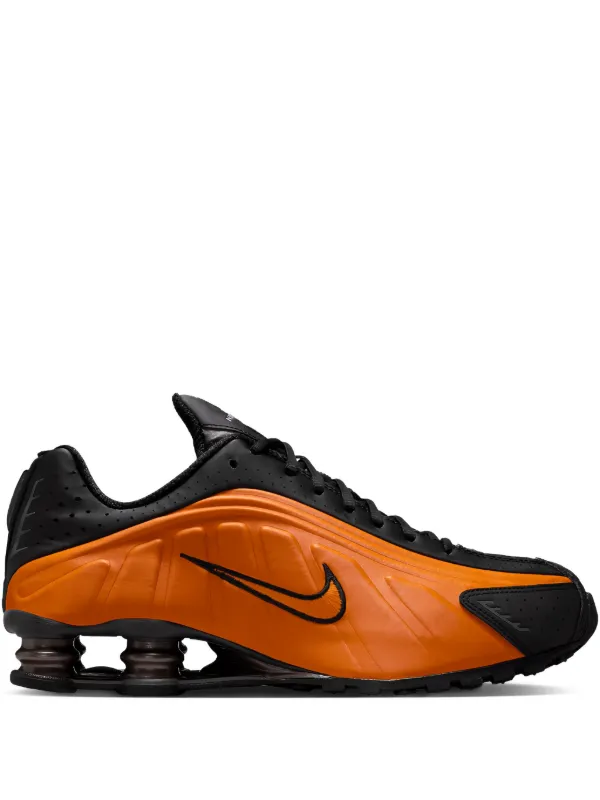 Nike Shox R4 スニーカー | オレンジ | FARFETCH JP