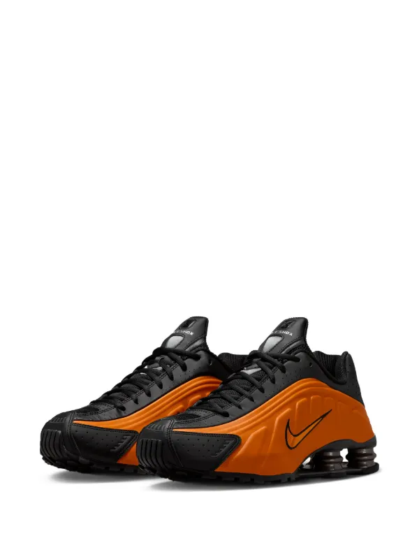 Nike Shox R4 スニーカー | オレンジ | FARFETCH JP