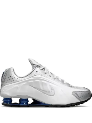 Nike Shox NZ スニーカー | ホワイト | FARFETCH JP