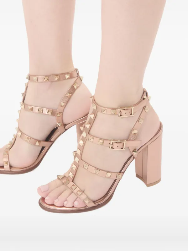 【美品】✨VALENTINO ロックスタッズ サンダル 90MM ピンク 現行品 Valentino Garavani ロックスタッズ サンダル 90mm | ピンク | FARFETCH JP