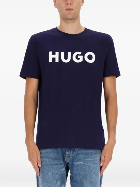 HUGO playera con detalle del logo