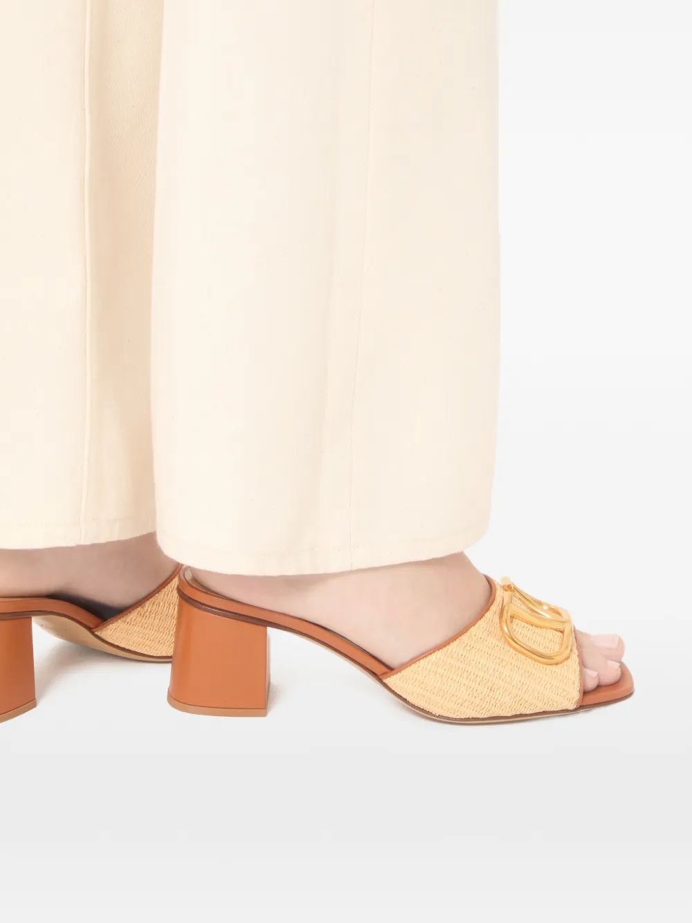 Valentino Garavani VLogo sandalen met plakkaat Beige