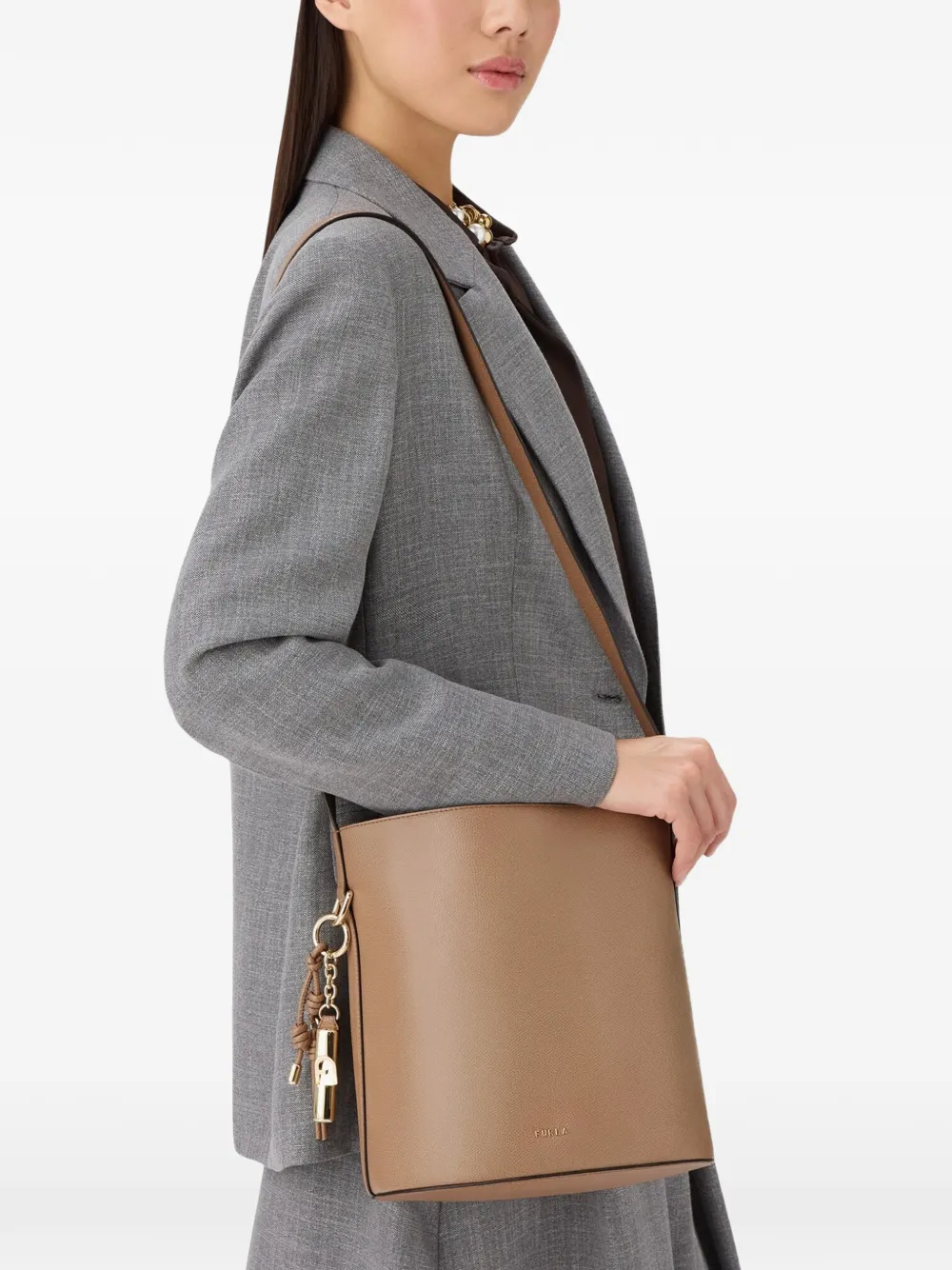 Furla Roxie pendant bucket bag - Braun