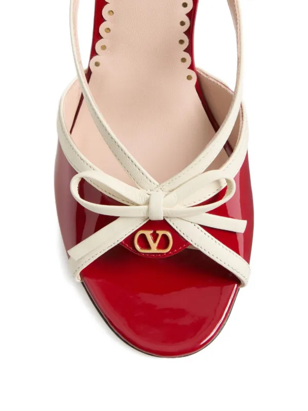 Valentino Garavani ビーポインティ Vロゴ リボン サンダル | レッド 